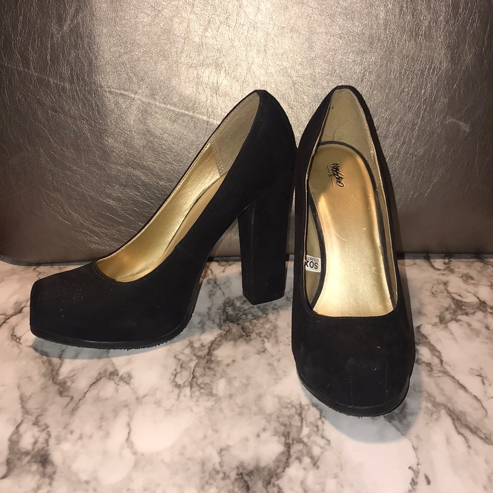 Mossimo  suede platform heel